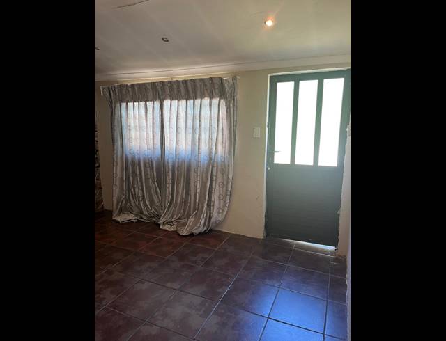 2 BEDROOM HOUSE RENTED IN UMLAZI P